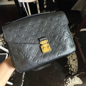 NWOT Louis Vuitton Pochette Metis